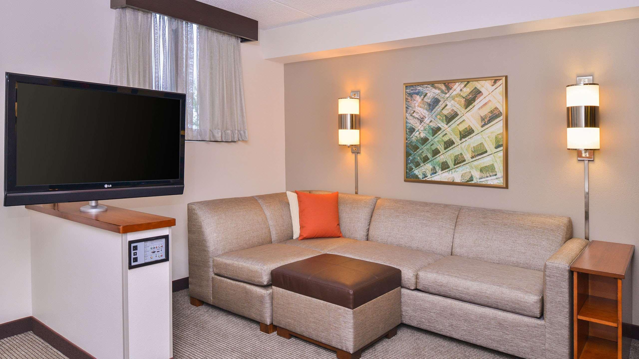 Hyatt Place Herndon Dulles Airport - East Exterior photo