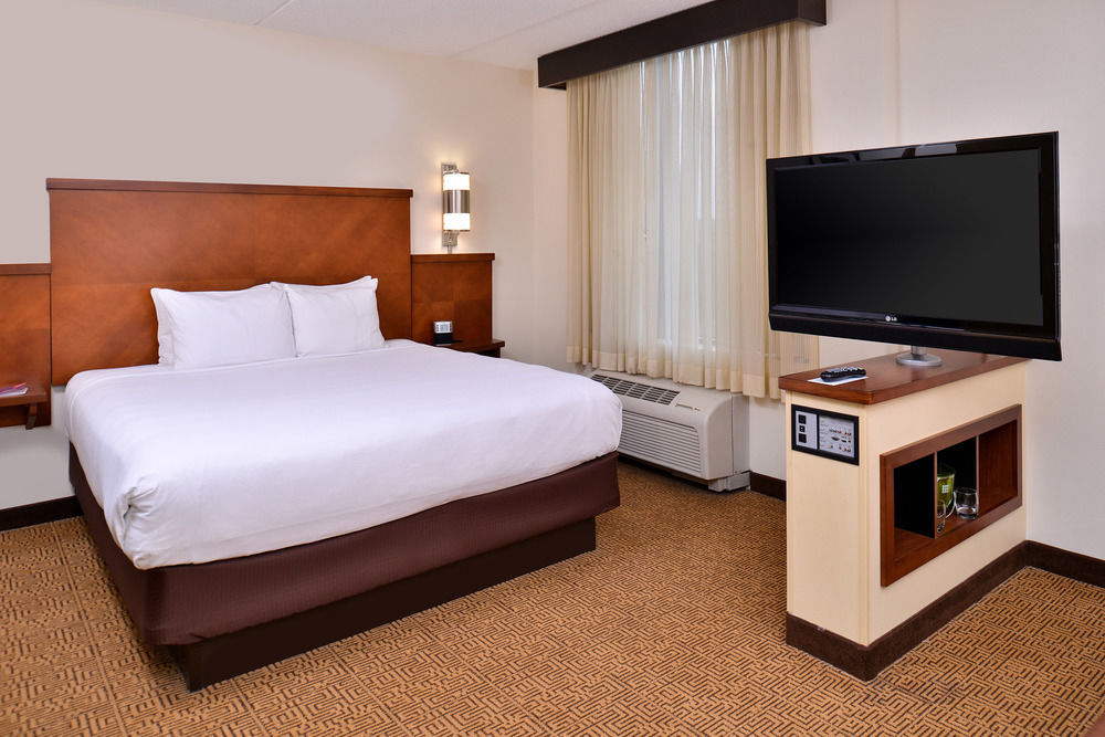 Hyatt Place Herndon Dulles Airport - East Exterior photo
